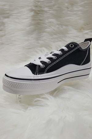 BLACK LOW TOP LACE UP TRAINER
