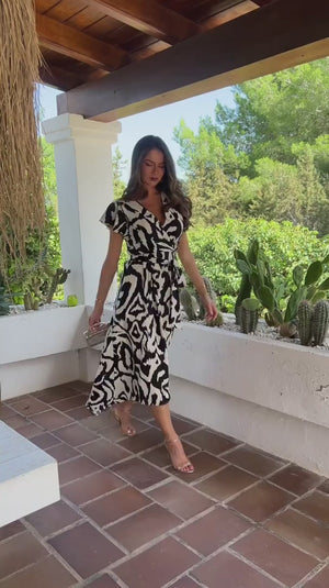 AX PARIS BLACK AND WHITE ABSTRACT PRINT SHORT SLEEVE BELTED WRAP MIDI DRESS