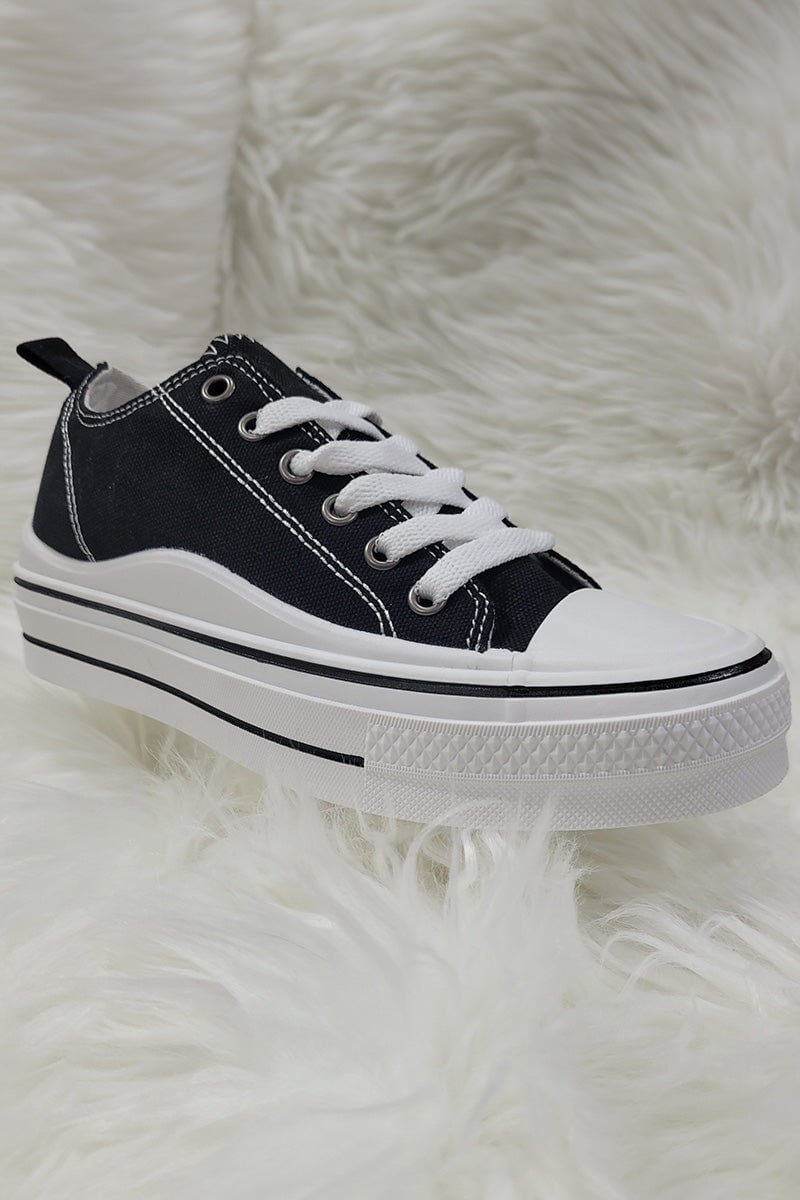 BLACK LOW TOP LACE UP TRAINER