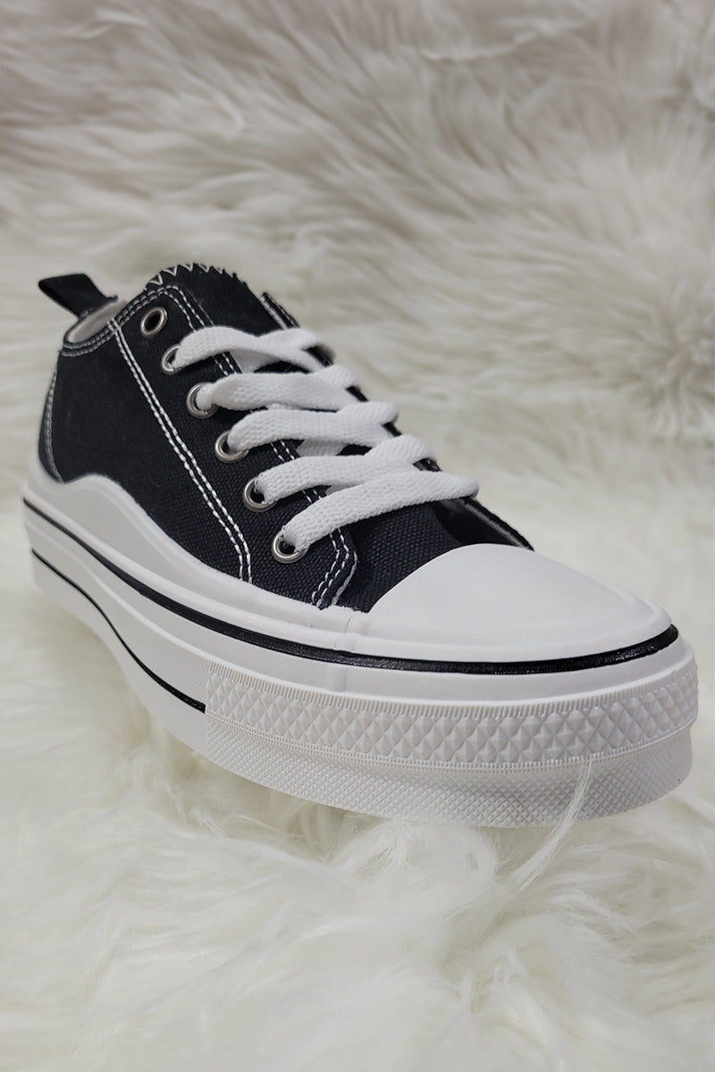 BLACK LOW TOP LACE UP TRAINER