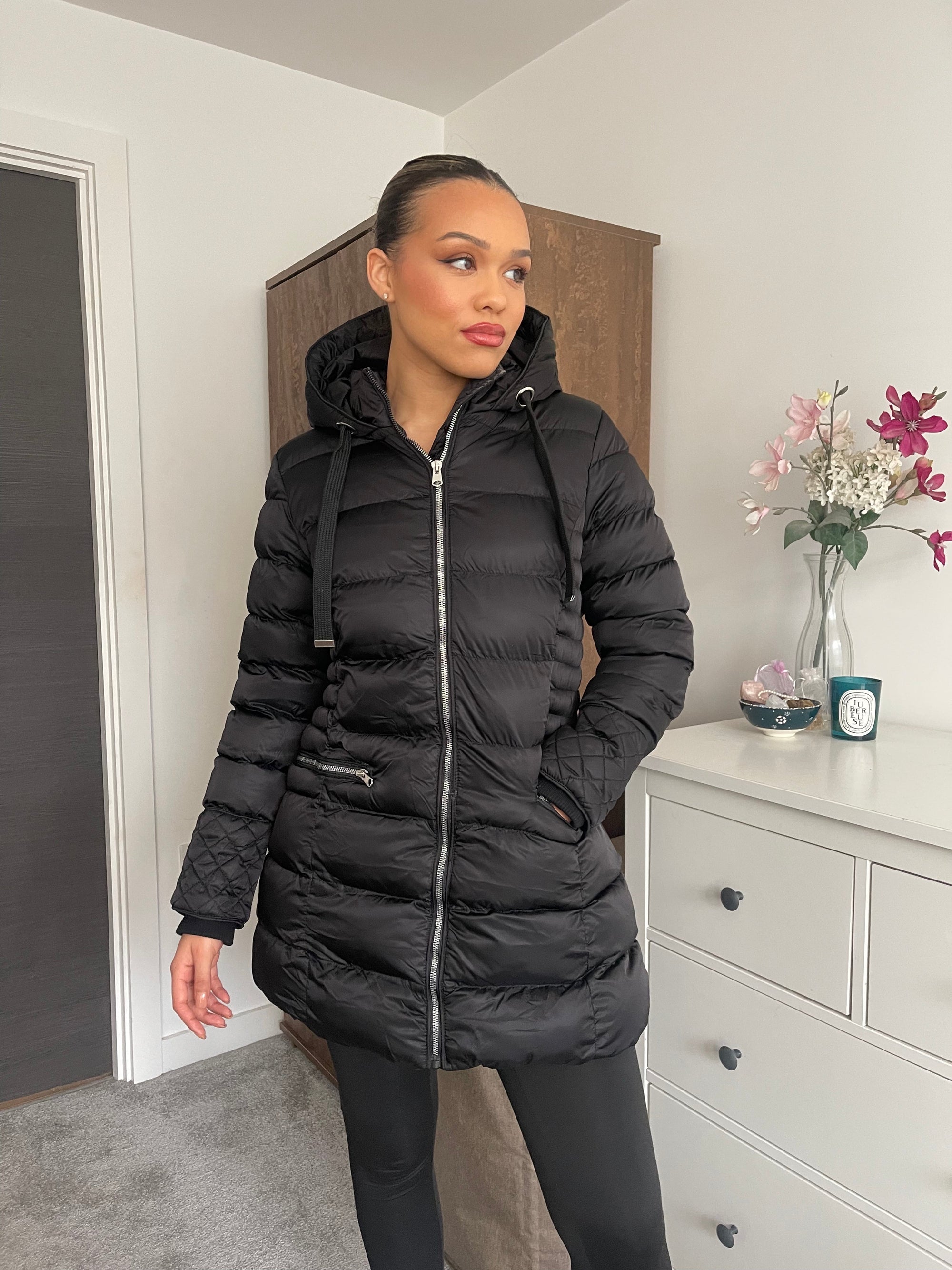 BLACK QUILTED ZIPPED HOODED JACKET