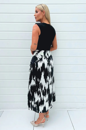 AX PARIS BLACK AND WHITE PRINTED 2 IN 1 DOUBLE FRILL SPLIT MIDI DRESS