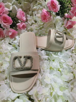 BEIGE V LOGO EMBELLISHED FAUX LEATHER SLIDER