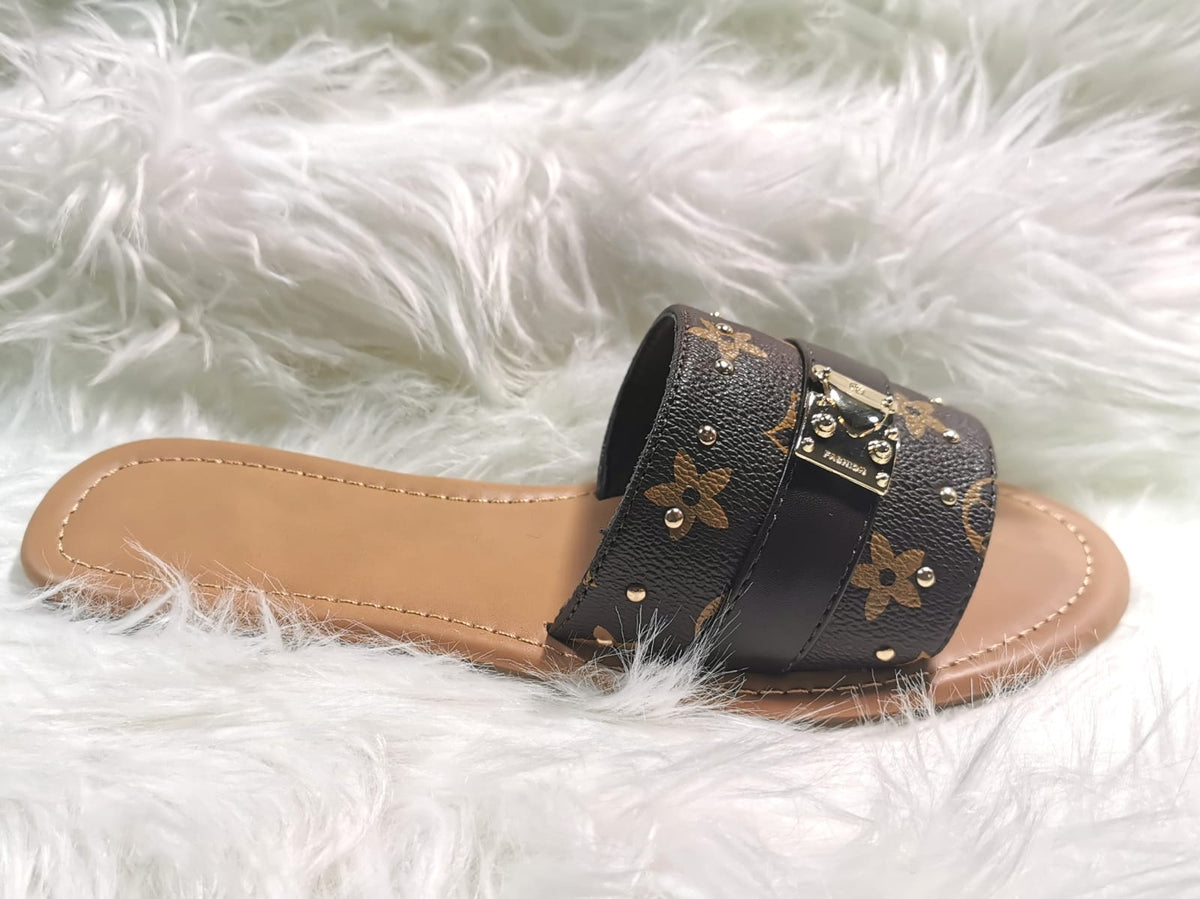 BROWN GOLD STUD FAUX LEATHER SLIDER