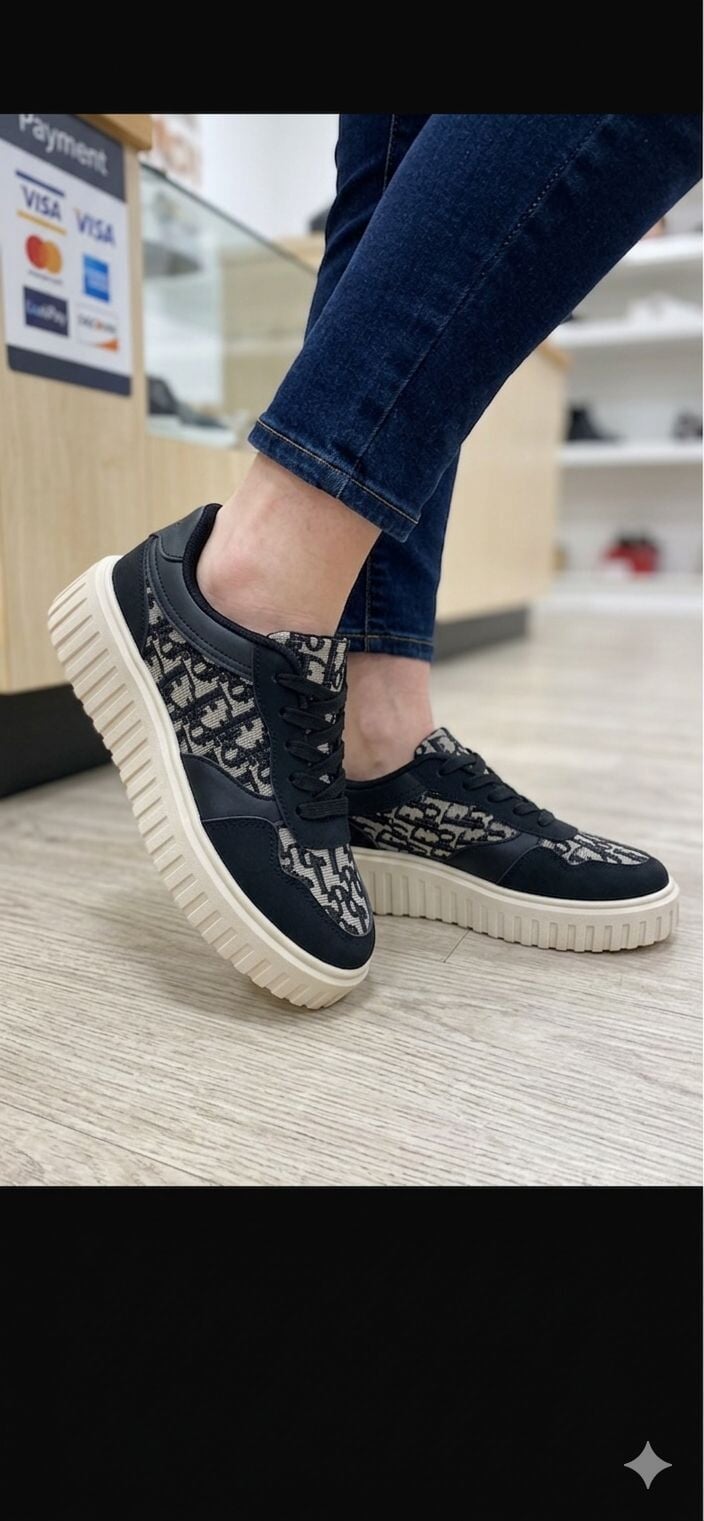BLACK LOGO LACE UP CHUNKY PLATFORM TRAINER