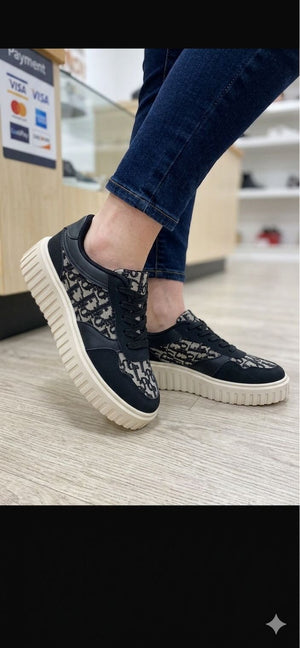 BLACK LOGO LACE UP CHUNKY PLATFORM TRAINER