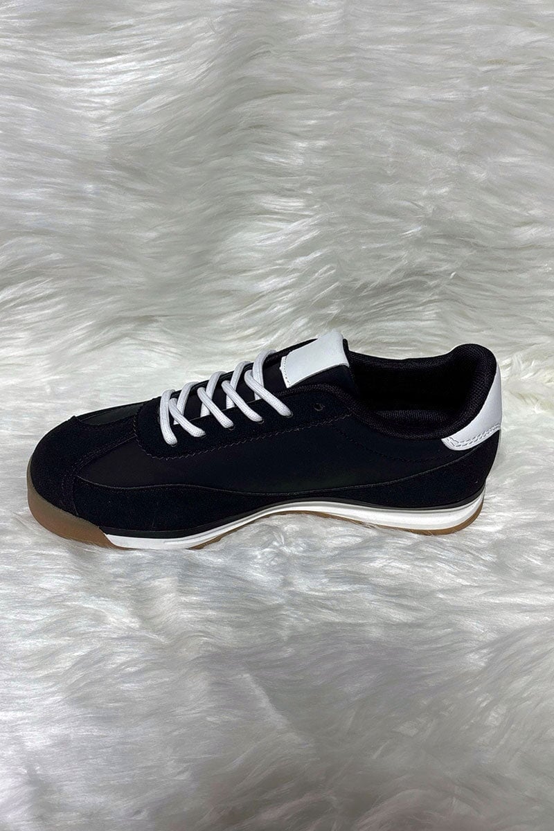 BLACK LOGO LACE UP RUNNER STYLE TRAINER