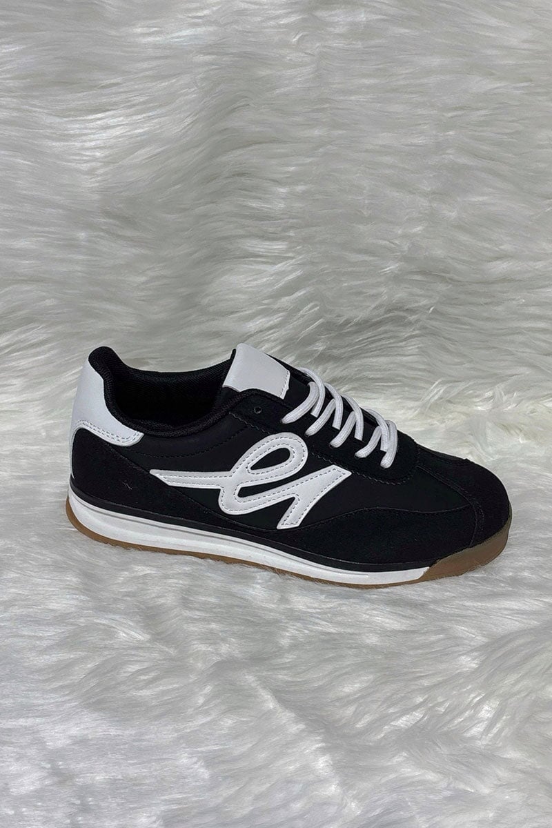 BLACK LOGO LACE UP RUNNER STYLE TRAINER