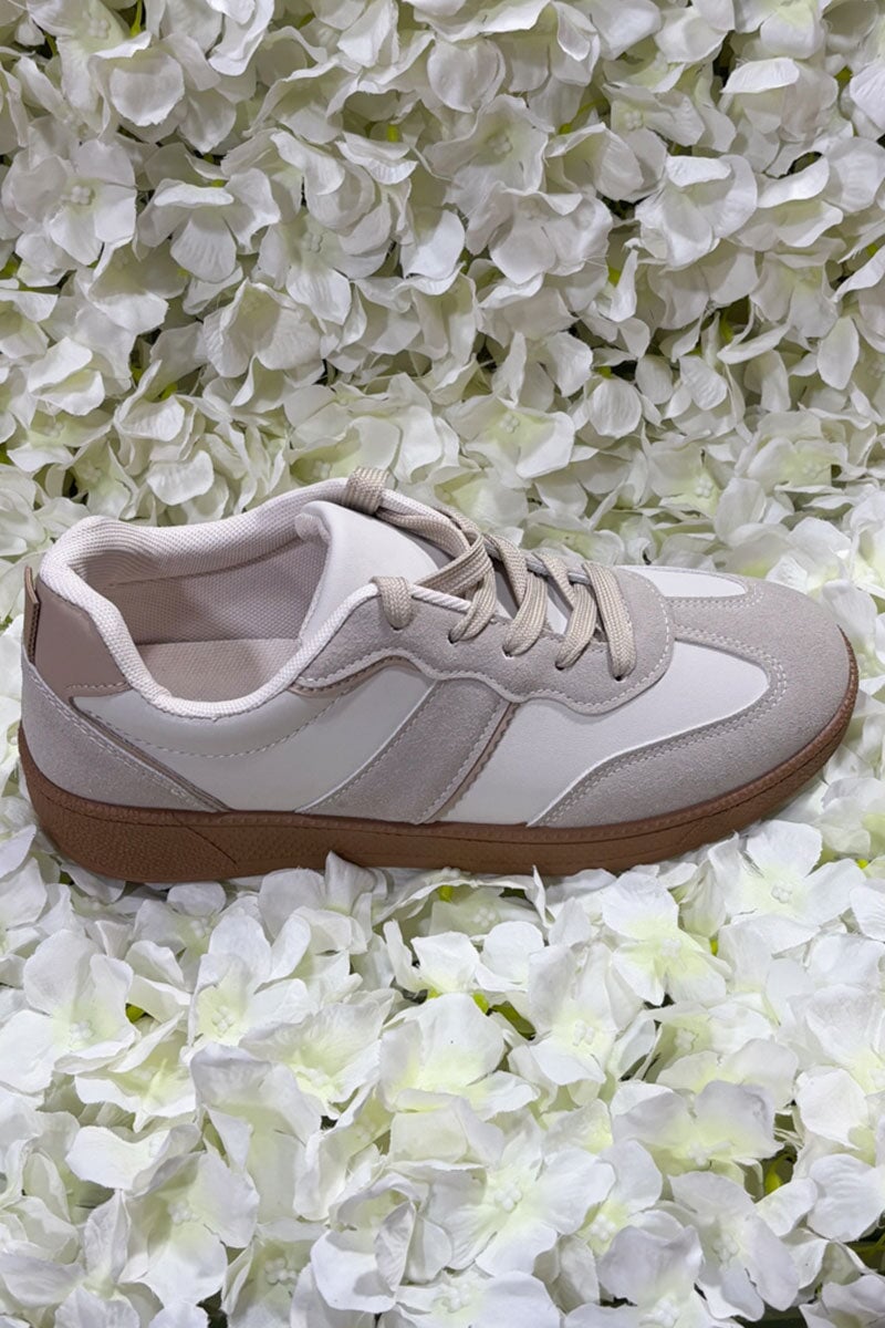 NUDE AND BEIGE CONTRAST RUNNING STYLE TRAINER