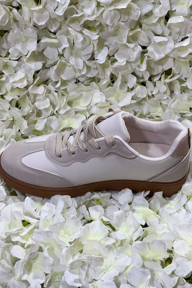 NUDE AND BEIGE CONTRAST RUNNING STYLE TRAINER