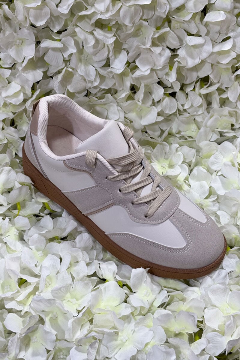 NUDE AND BEIGE CONTRAST RUNNING STYLE TRAINER