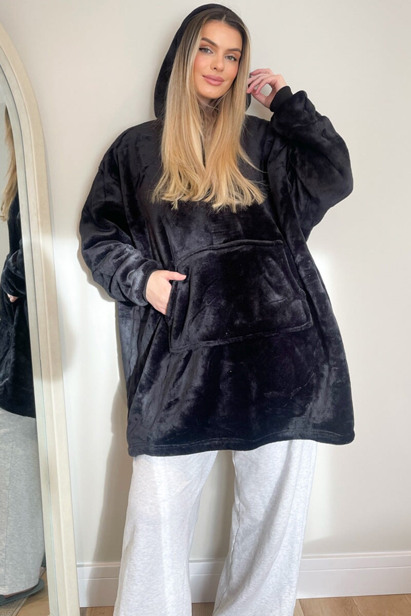 BLACK TEDDY OVERSIZED SNUGGLE HOODIE