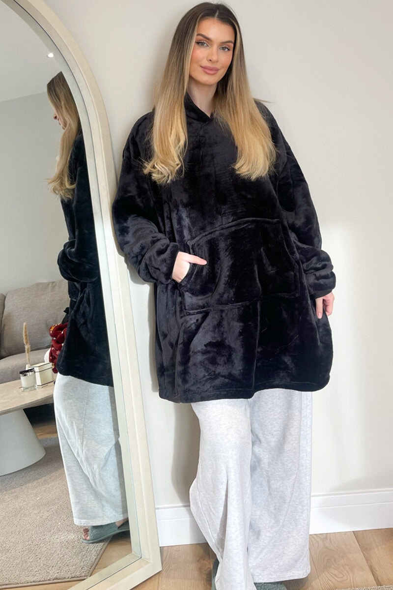 BLACK TEDDY OVERSIZED SNUGGLE HOODIE