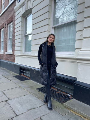 BLACK HOODED PUFFER GILET
