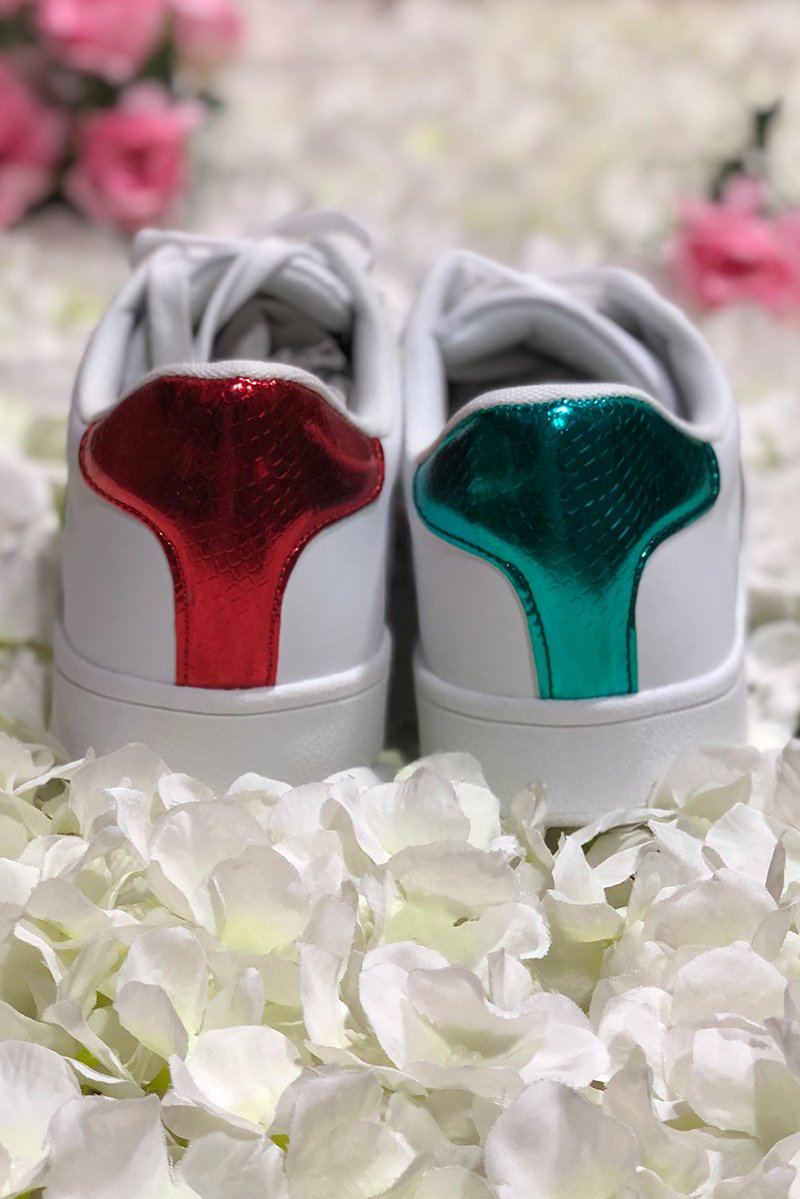 WHITE LACE UP BEE LOGO TRAINER